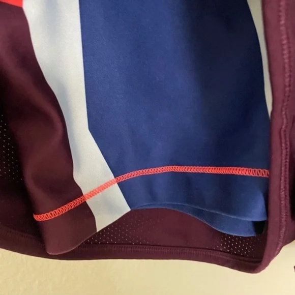 Under Armour Women’s Running Shorts Size Large Maroon Activewear - Picture 3 of 5